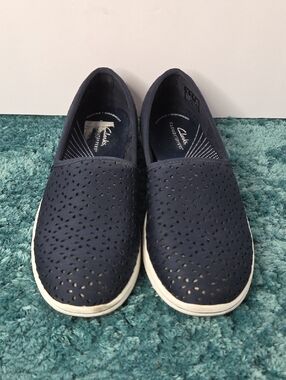 Clarks Cloudsteppers Navy Perforated Slip-On Sneakers Womens Size 8.5